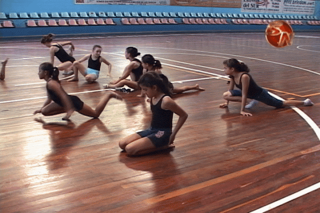 Entrenan en el Polideportivo.