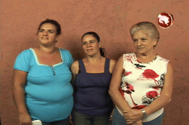 La familia se quedó sin casa. La familia se quedó sin casa.