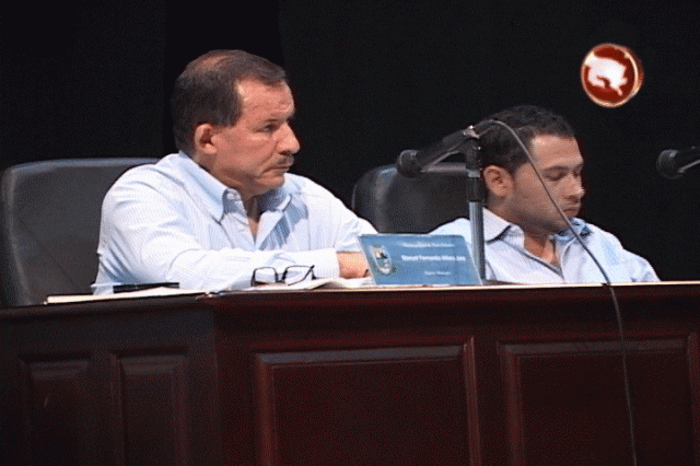 Regidores apoyan a los funcionarios. Regidores apoyan a los funcionarios.