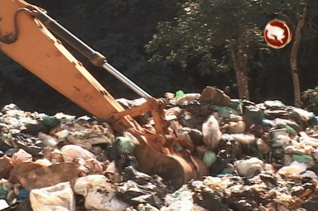 Esperan pronto recoger basura. Esperan pronto recoger basura.