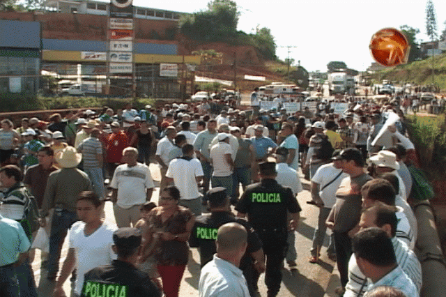 Llegaron decenas de personas. Llegaron decenas de personas.