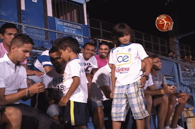 Firmaron autográfos. Firmaron autográfos.