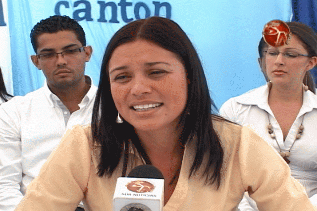 La alcaldesa brindó un informe. La alcaldesa brindó un informe.