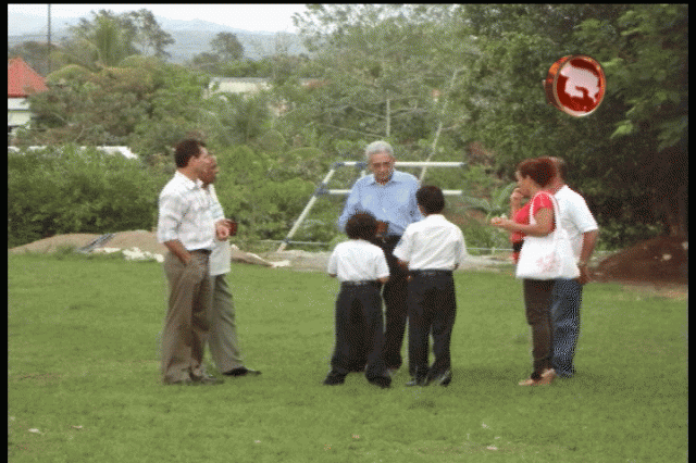 Se reunieron con educadores del cantón.