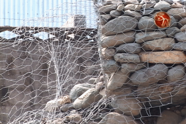 Así quedó el muro de protección. Así quedó el muro de protección.