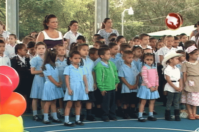 Estudiantes de Sagrada Familia.