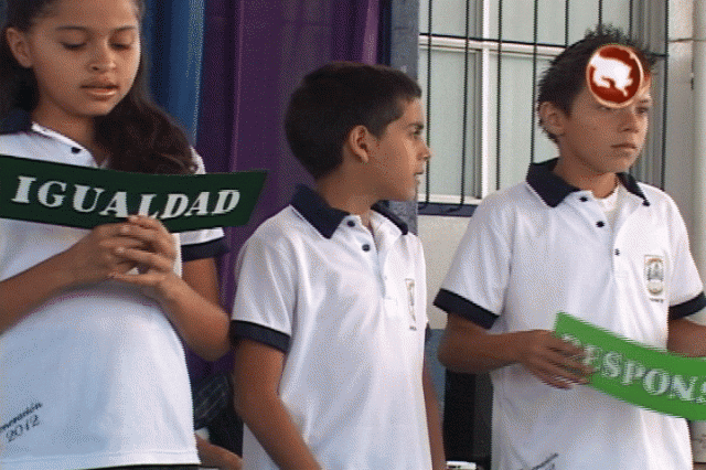 Alejandro Arias (centro). Alejandro Arias (centro).