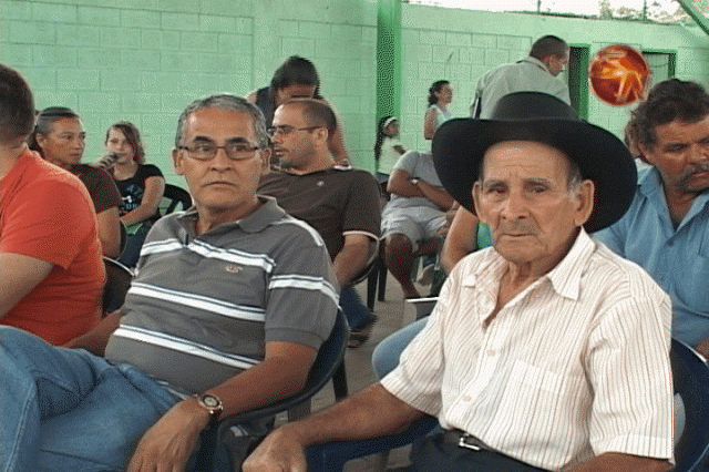 Pobladores opinan. Pobladores opinan.