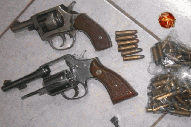 Sospechoso portaba armas de fuego. Sospechoso portaba armas de fuego.