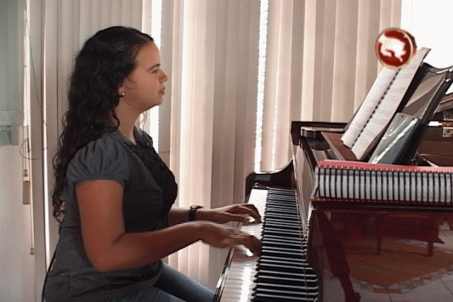 Laura Mesén, pianista.