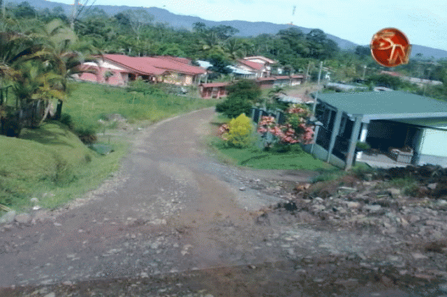 La calle está deteriorada. La calle está deteriorada.
