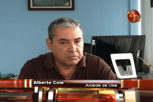 Alberto Cole, alcalde. Alberto Cole, alcalde.