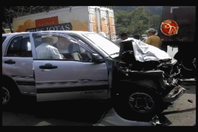6 muertos en carretera. 6 muertos en carretera.