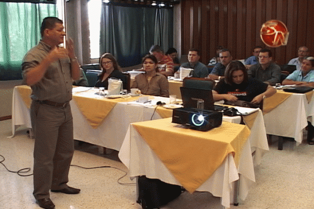 Participantes en la reunión. Participantes en la reunión.