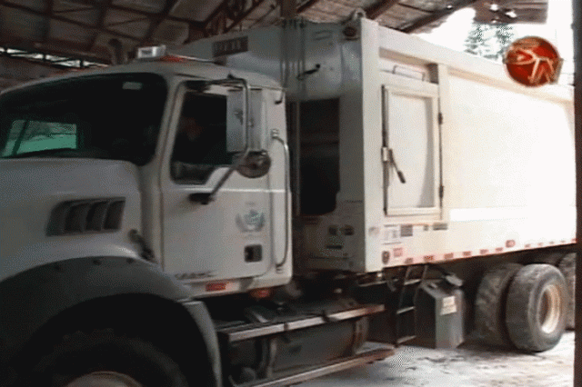 La basura se transfiere bajo techo. La basura se transfiere bajo techo.