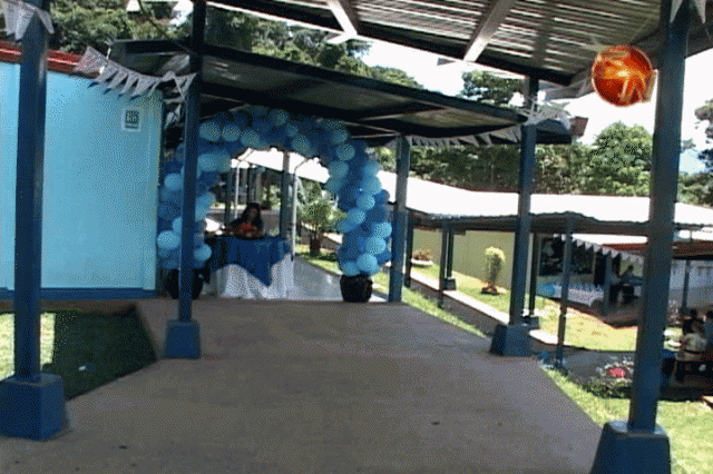 Continuan con el festejo. Continuan con el festejo.