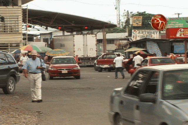 Llevaba 20 cajas con licor. Llevaba 20 cajas con licor.
