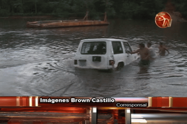 Sacaron el carro del río.