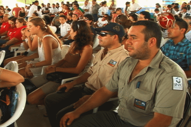 Participantes durante la inauguración.