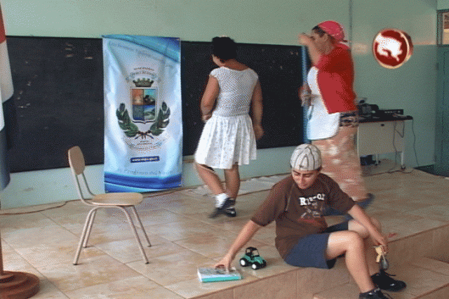 Presentaron una obra de teatro. Presentaron una obra de teatro.