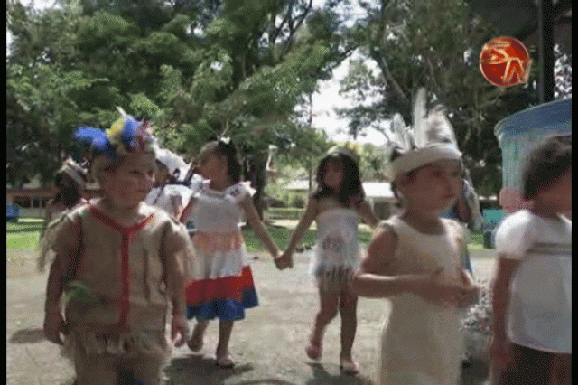 Los niños utilizaron diferentes vestimentas. Los niños utilizaron diferentes vestimentas.