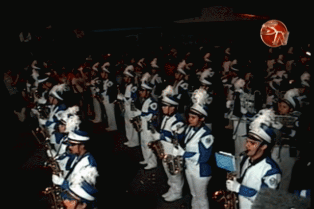 Esperan varias bandas. Esperan varias bandas.