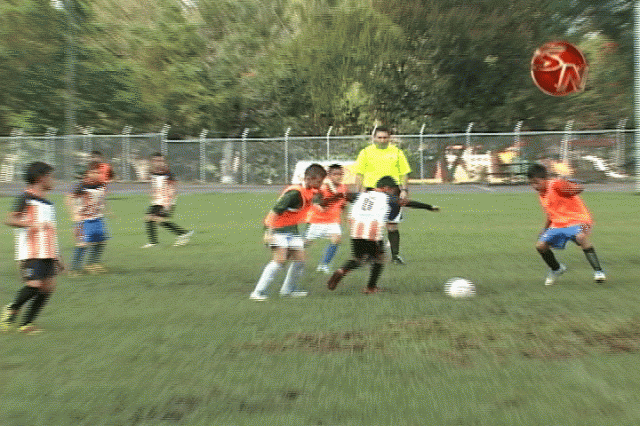 Llegaron varios niños y jóvenes. Llegaron varios niños y jóvenes.