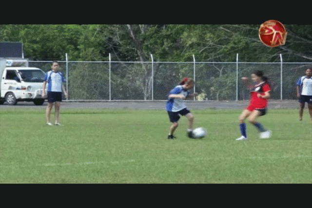 Hubo partidos de futbol femenino.