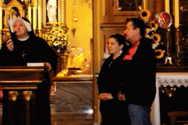 La pareja viajó a Polonia. La pareja viajó a Polonia.