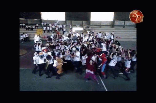 Estudiantes bailaron en instituciones. Estudiantes bailaron en instituciones.