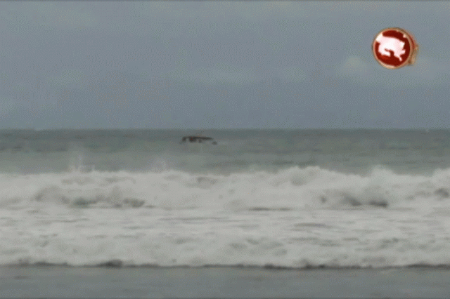 Tenga cuidado cuando ingresa al mar. Tenga cuidado cuando ingresa al mar.