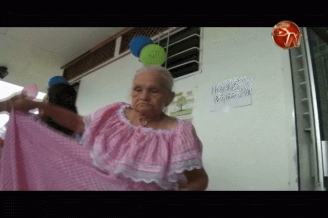 Es una bailarina. Es una bailarina.