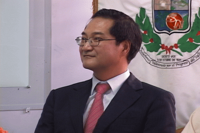 Hong Jo Chun, embajador.
