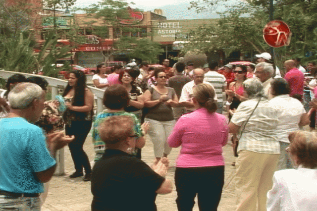 Hacen variedad de actividades. Hacen variedad de actividades.