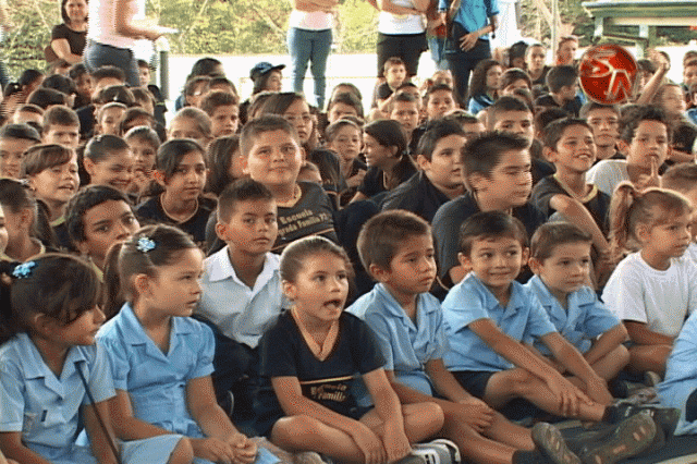 Estudiantes de Sagrada Familia. Estudiantes de Sagrada Familia.