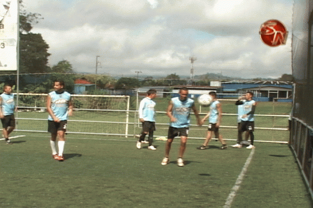 Los jugadores entrenan.