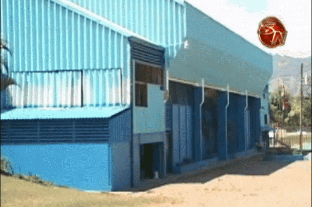 Muchos atletas se hospedarán en el gimnasio. Muchos atletas se hospedarán en el gimnasio.