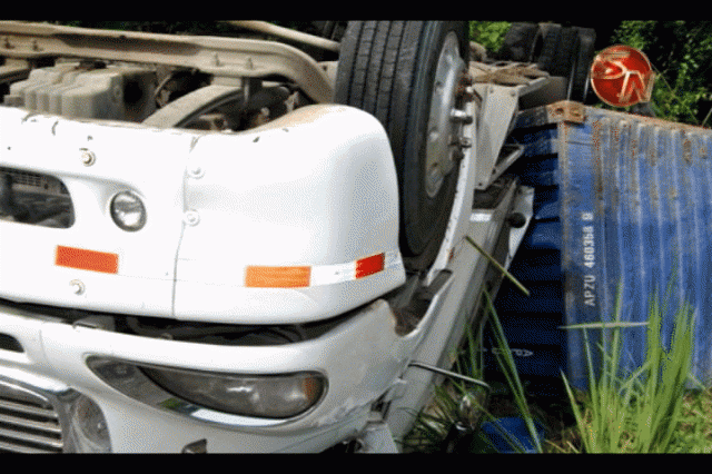 Así quedó el trailer. Así quedó el trailer.