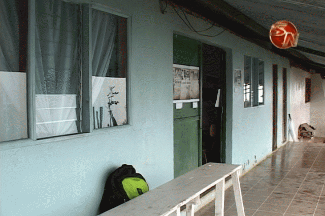 La telesecundaria comenzó en el salón parroquial. La telesecundaria comenzó en el salón parroquial.