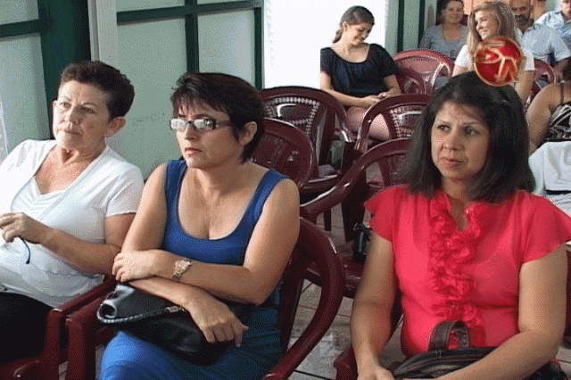 Algunas de las mujeres que se graduaron. Algunas de las mujeres que se graduaron.
