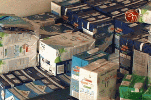 Recogerán cajas con leche. Recogerán cajas con leche.