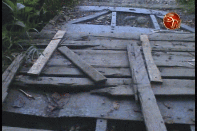 Puente en mal estado. Puente en mal estado.