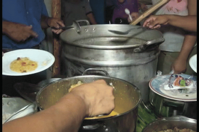 Dieron comidas tradicionales. Dieron comidas tradicionales.