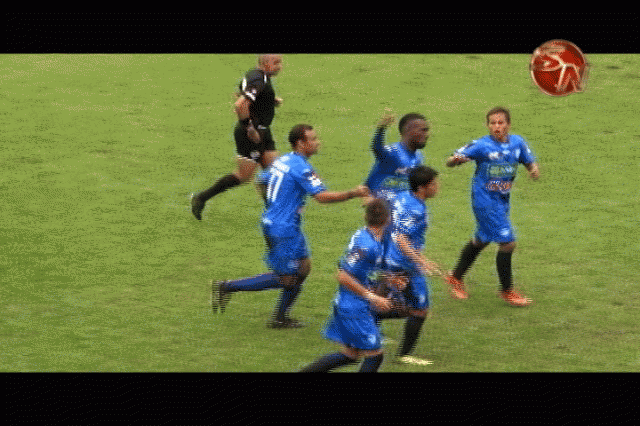 Juegan en casa. Juegan en casa.