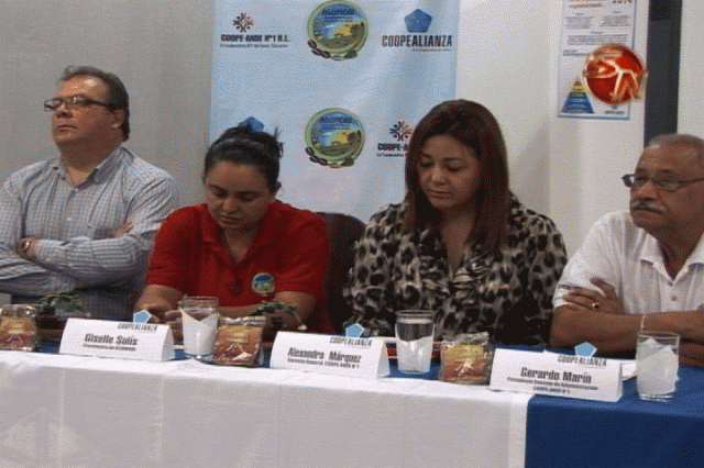 Firmaron un convenio. Firmaron un convenio.