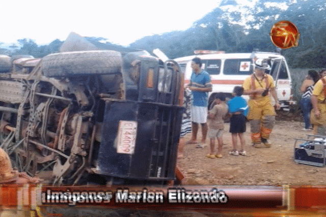 Menor quedó prensado dentro del carro. Menor quedó prensado dentro del carro.