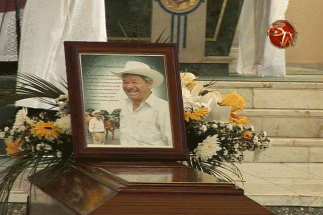 Despidieron a don Abundio. Despidieron a don Abundio.