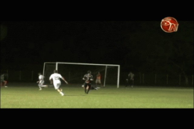 Juegan en casa. Juegan en casa.