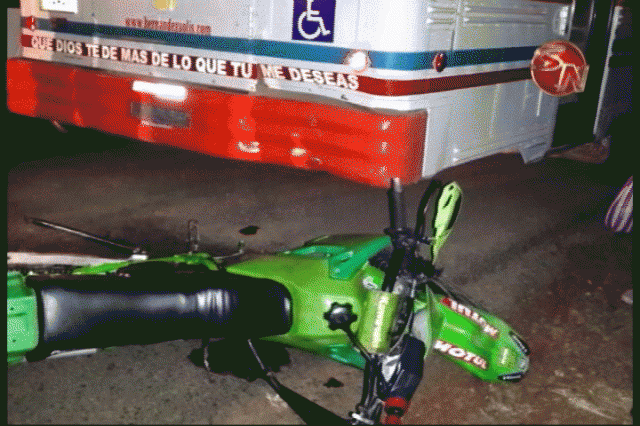 Así quedó la motocicleta. Así quedó la motocicleta.