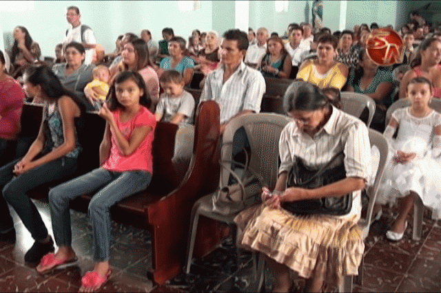 Fieles en la Parroquia. Fieles en la Parroquia.